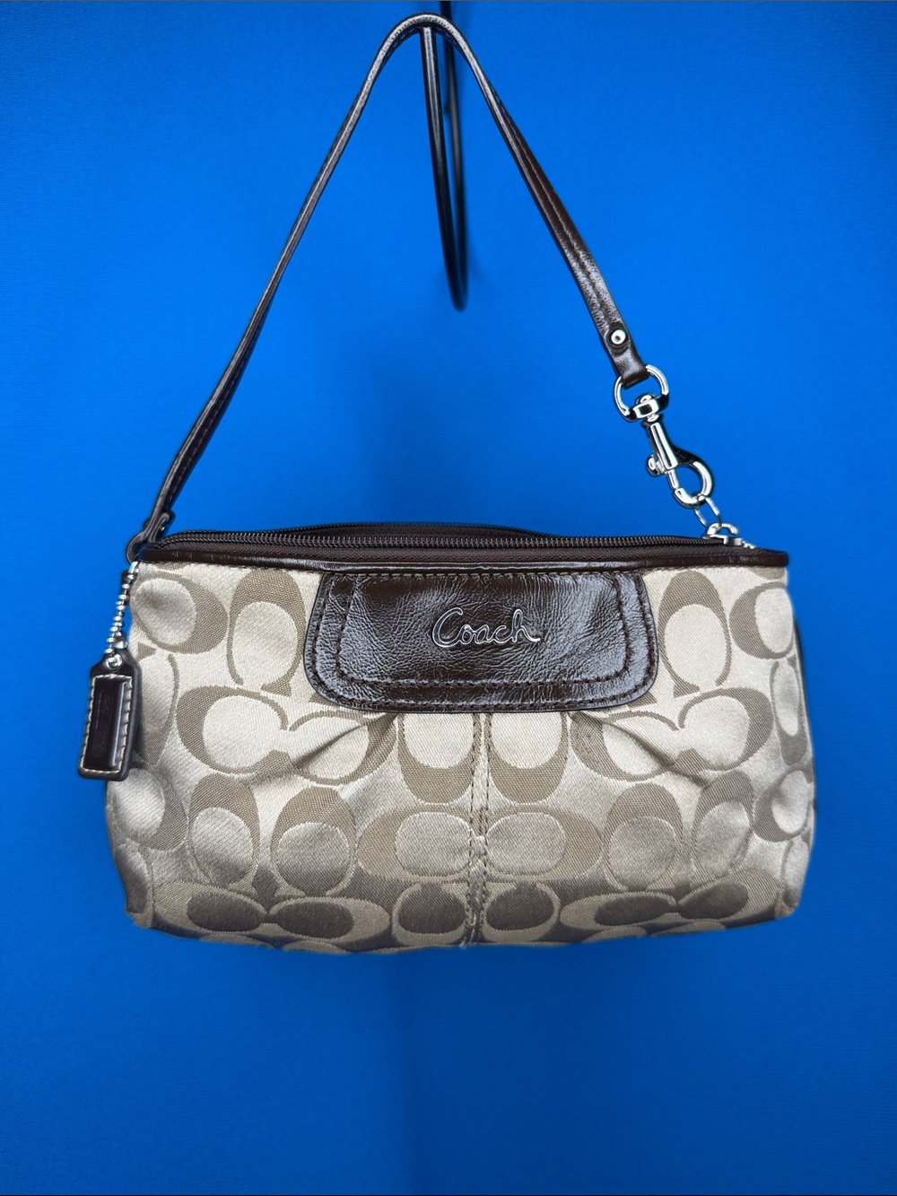COACH ASHLEY SIGNATURE KHAKI JACQUARD LOGO PATTERN & BROWN LEATHER TRIM WRISTLET